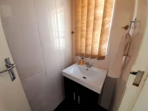 Flat/Apartment to Rent in Avondale