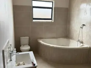 4 Bedroom House to Rent in Bloomingdale