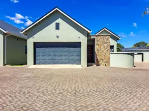 Townhouse/Cluster to Rent in Borrowdale West