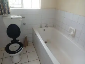 3 Bedroom House to Rent in Zimre Park