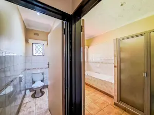 4 Bedroom House to Rent in Greystone Park