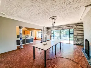 4 Bedroom House to Rent in Greystone Park