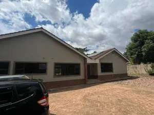 6 Bedroom House to Rent in Greendale