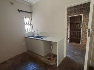 6 Bedroom House to Rent in Greendale