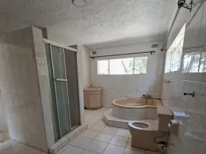 6 Bedroom House to Rent in Greendale