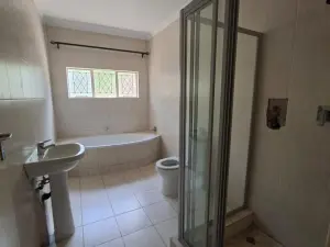 6 Bedroom House to Rent in Greendale