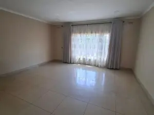 6 Bedroom House to Rent in Greendale