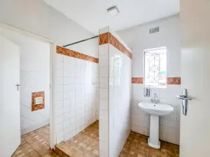 Other Commercial to Rent in Avondale