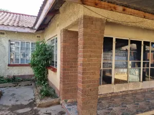 4 Bedroom House to Rent in Budiriro