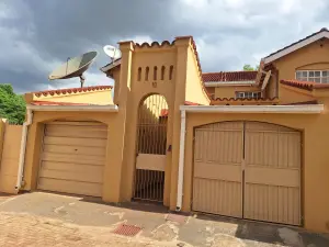 Townhouse/Cluster to Rent in Avenues