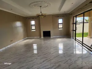 6 Bedroom House to Rent in Manresa