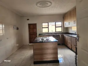 6 Bedroom House to Rent in Manresa