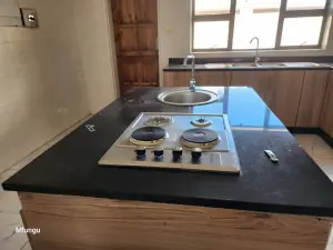 6 Bedroom House to Rent in Manresa