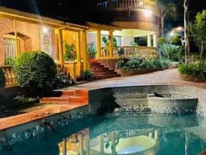 9 Bedroom House to Rent in Greystone Park