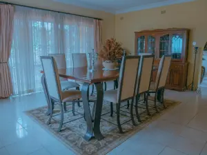 9 Bedroom House to Rent in Greystone Park