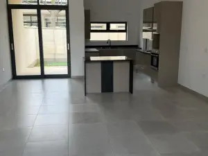 Townhouse/Cluster to Rent in Pomona