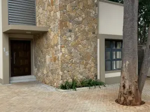 Townhouse/Cluster to Rent in Pomona