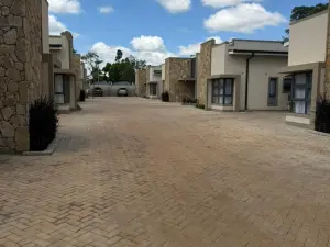 Townhouse/Cluster to Rent in Pomona