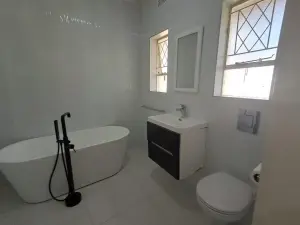 6 Bedroom House to Rent in Gunhill