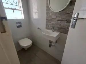 6 Bedroom House to Rent in Gunhill