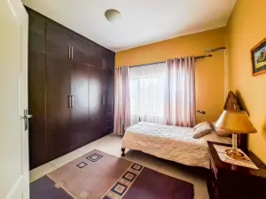 6 Bedroom House to Rent in Emerald Hill