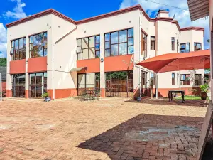 6 Bedroom House to Rent in Emerald Hill