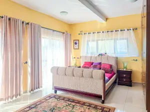 6 Bedroom House to Rent in Emerald Hill