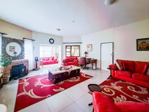 6 Bedroom House to Rent in Emerald Hill