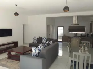 Townhouse/Cluster to Rent in Newlands