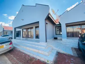 Flat/Apartment to Rent in Bluff Hill