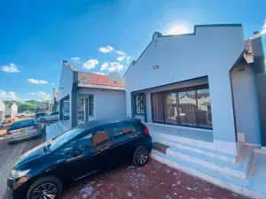 Flat/Apartment to Rent in Bluff Hill