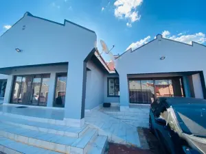 Flat/Apartment to Rent in Bluff Hill