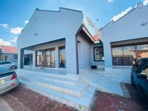 Flat/Apartment to Rent in Bluff Hill