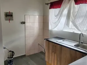 2 Bedroom Cottage/Garden Flat to Rent in Manresa