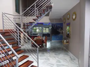 7 Bedroom House to Rent in Rolf Valley