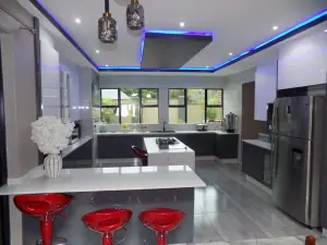 7 Bedroom House to Rent in Rolf Valley