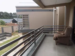 7 Bedroom House to Rent in Rolf Valley