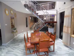 7 Bedroom House to Rent in Rolf Valley