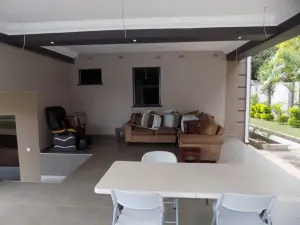 7 Bedroom House to Rent in Rolf Valley