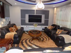 7 Bedroom House to Rent in Rolf Valley