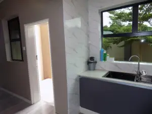 7 Bedroom House to Rent in Rolf Valley