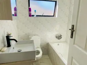 4 Bedroom House to Rent in Arlington