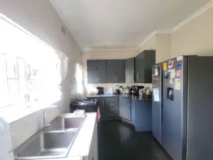 4 Bedroom House to Rent in Greendale