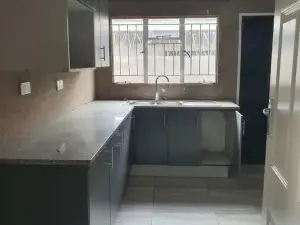 5 Bedroom House to Rent in Southview Park