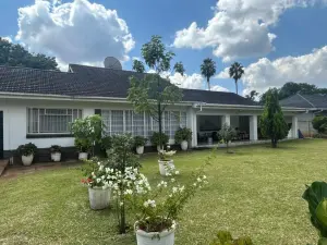 4 Bedroom House to Rent in Alexandra Park