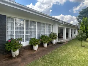 4 Bedroom House to Rent in Alexandra Park