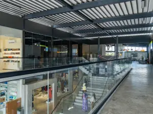 Retail/Shop to Rent in Borrowdale