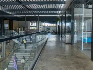 Retail/Shop to Rent in Borrowdale