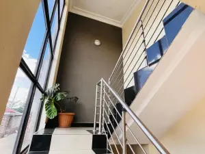 Flat/Apartment to Rent in Monavale