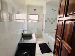 Flat/Apartment to Rent in Monavale